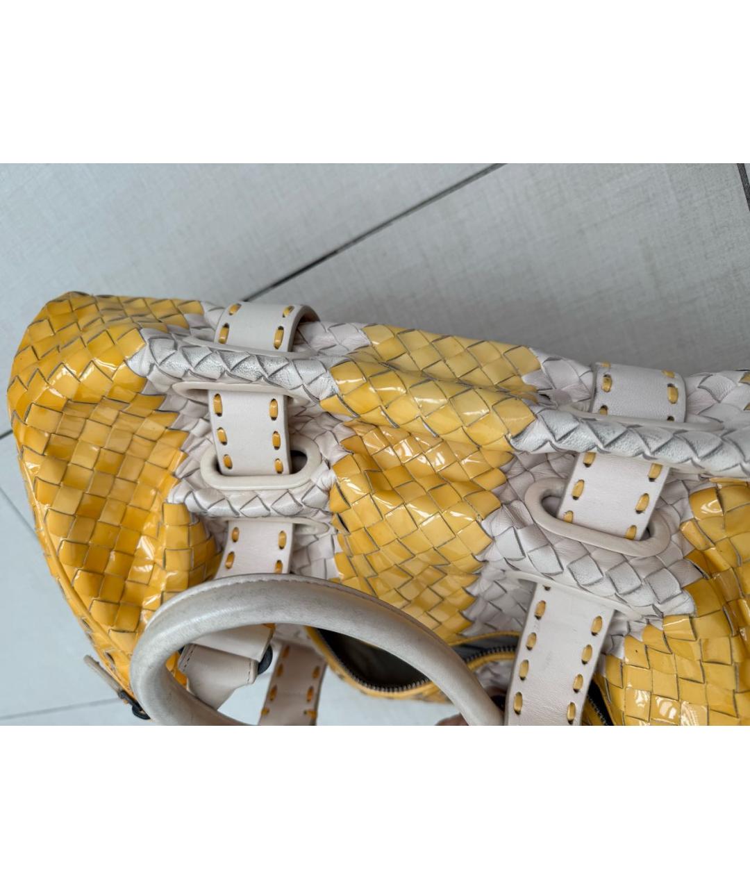 BOTTEGA VENETA Желтая кожаная сумка с короткими ручками, фото 4