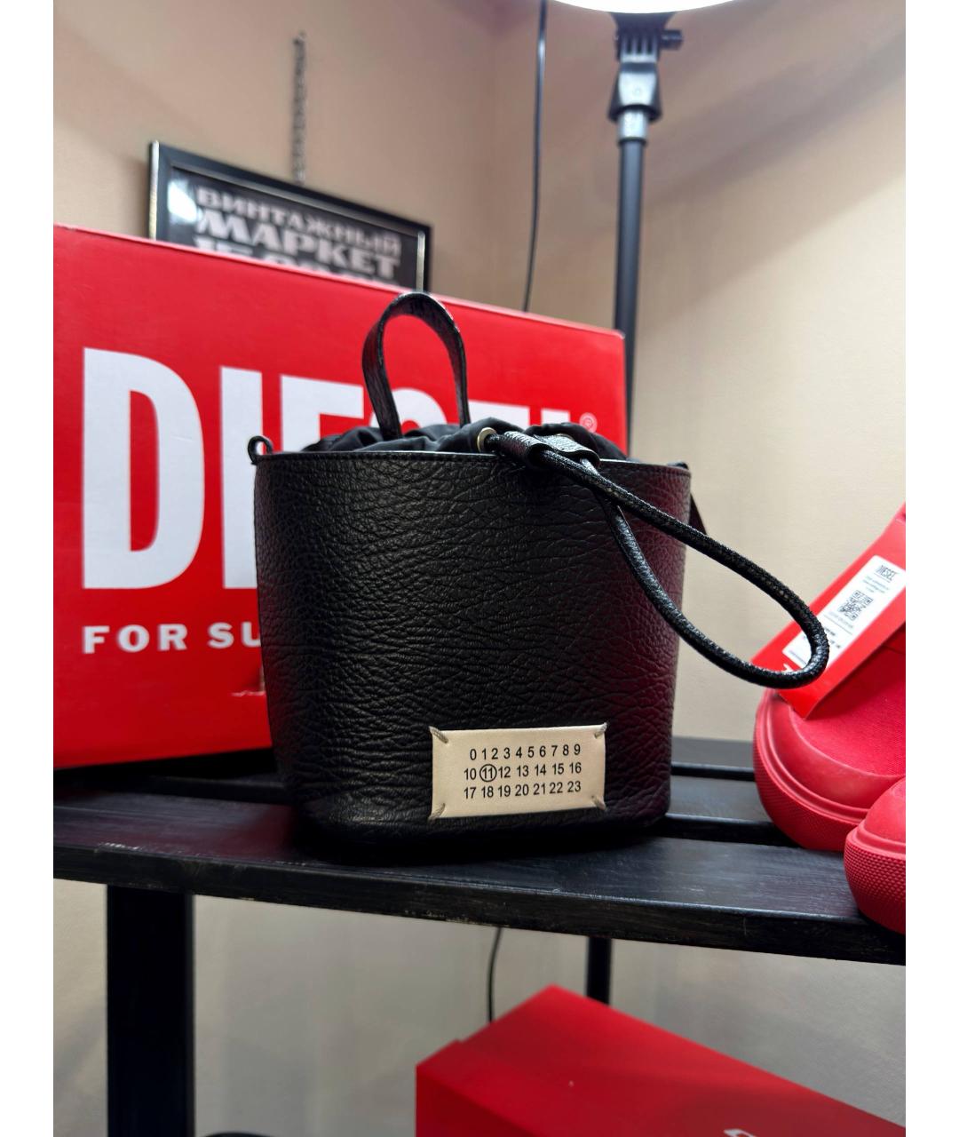 MAISON MARGIELA Черная кожаная сумка с короткими ручками, фото 8