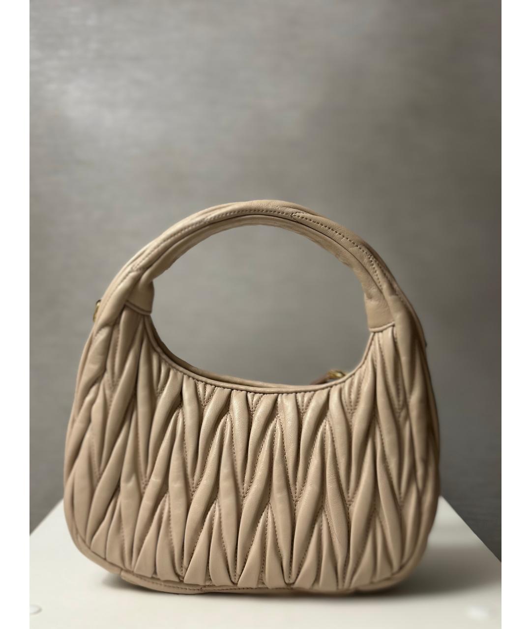 MIU MIU Бежевая кожаная сумка через плечо, фото 2