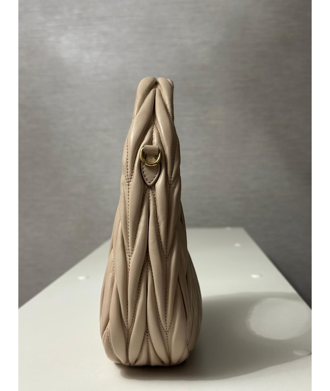 MIU MIU Бежевая кожаная сумка через плечо, фото 3