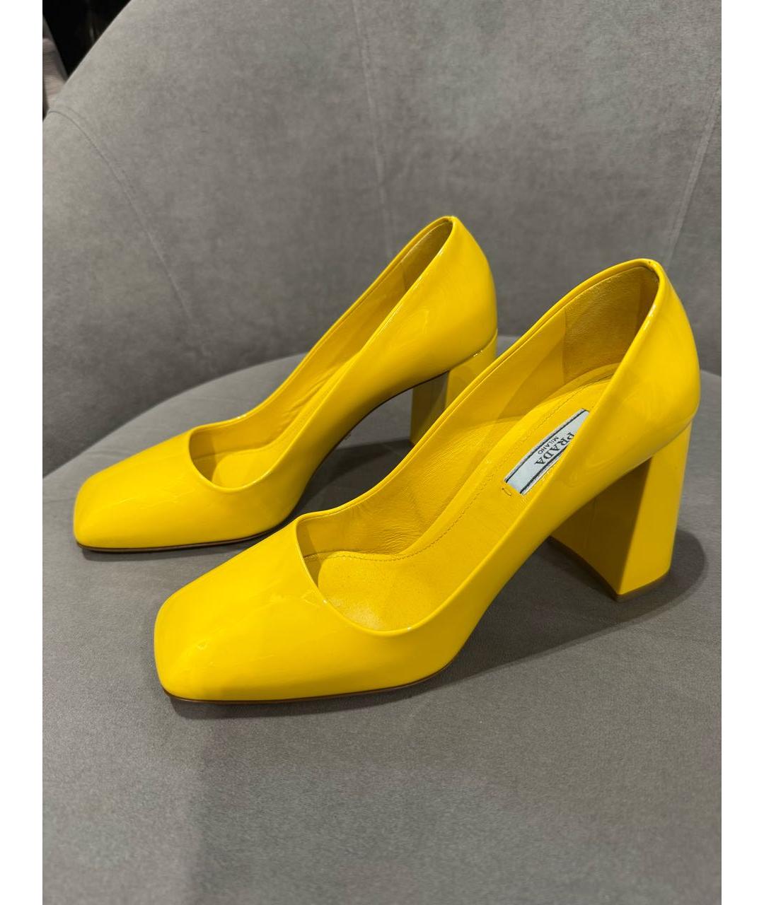 PRADA Желтые туфли из лакированной кожи, фото 3