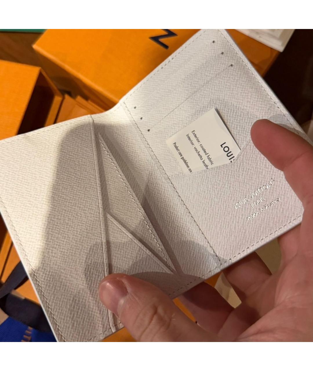 LOUIS VUITTON Белый кожаный кардхолдер, фото 4