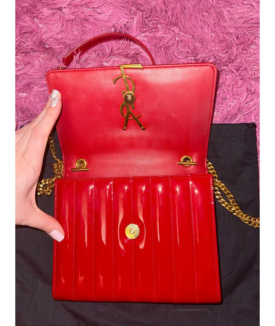 SAINT LAURENT Красная сумка через плечо из лакированной кожи, фото 4