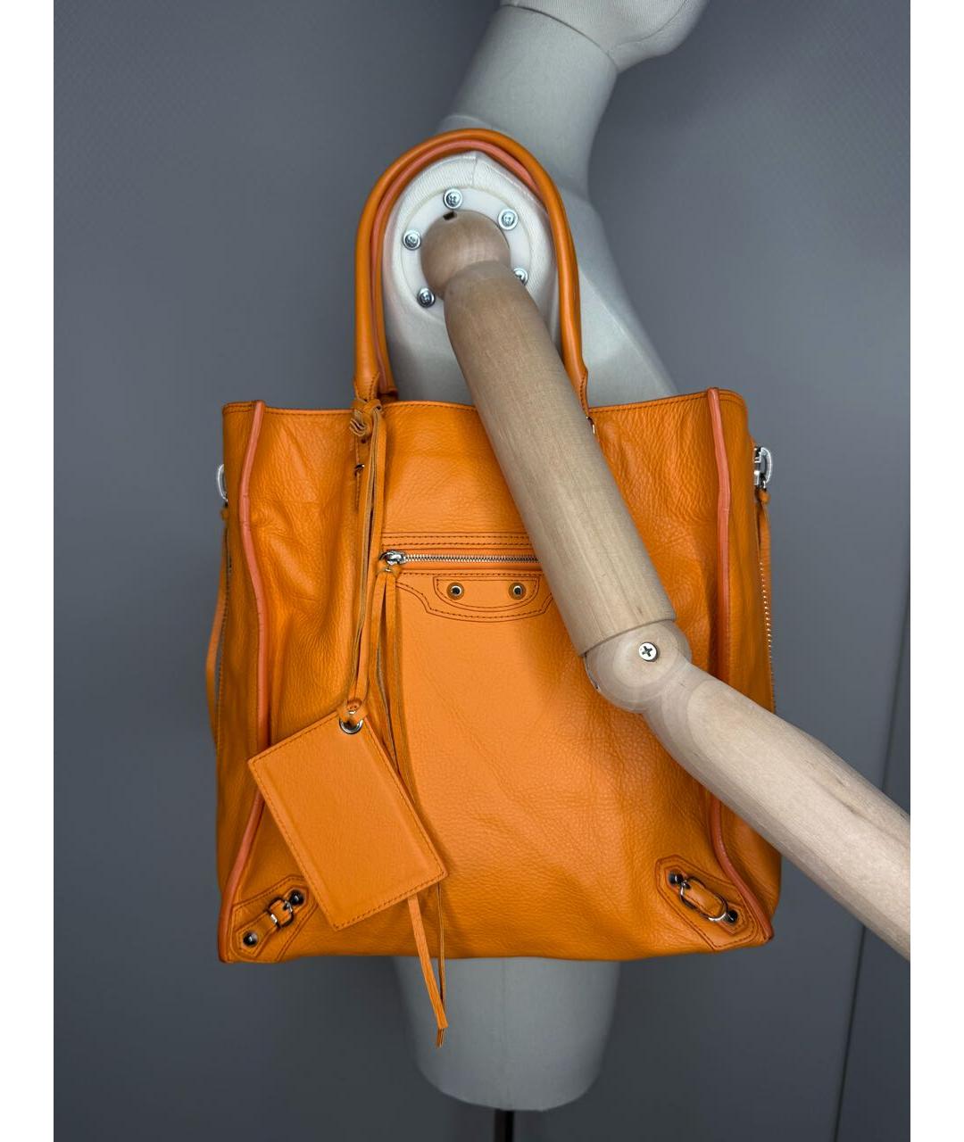 BALENCIAGA Оранжевая кожаная сумка с короткими ручками, фото 2