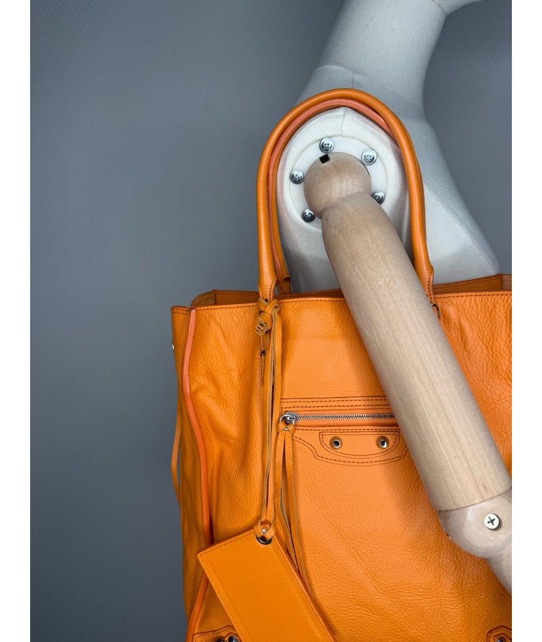 BALENCIAGA Оранжевая кожаная сумка с короткими ручками, фото 3