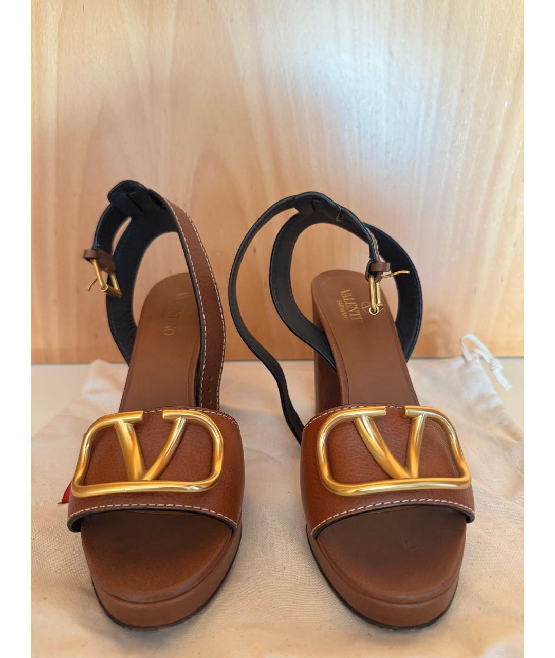 VALENTINO Коричневые кожаные босоножки, фото 2