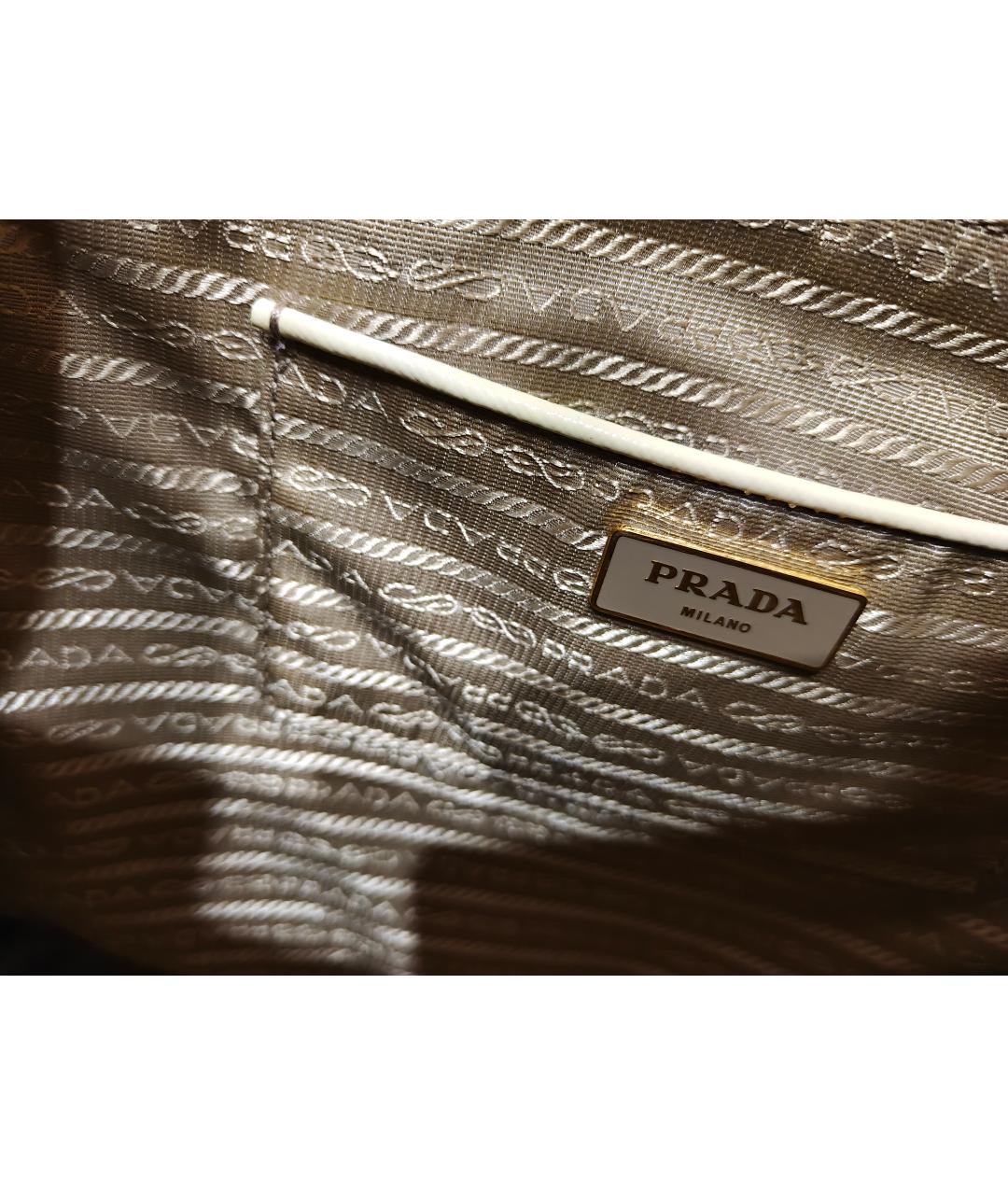 PRADA Бежевая сумка с короткими ручками из лакированной кожи, фото 4