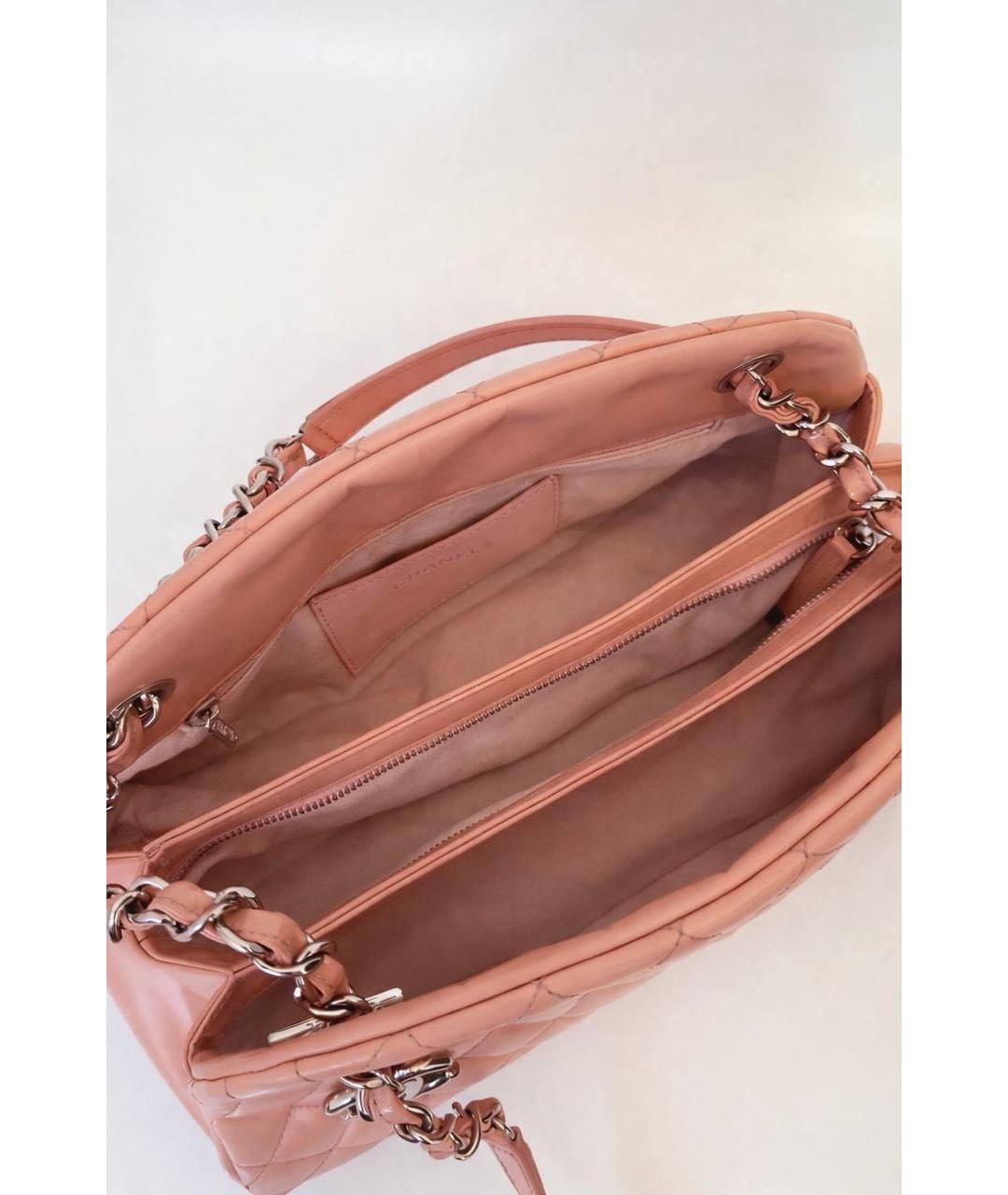 CHANEL Розовая сумка через плечо из лакированной кожи, фото 6