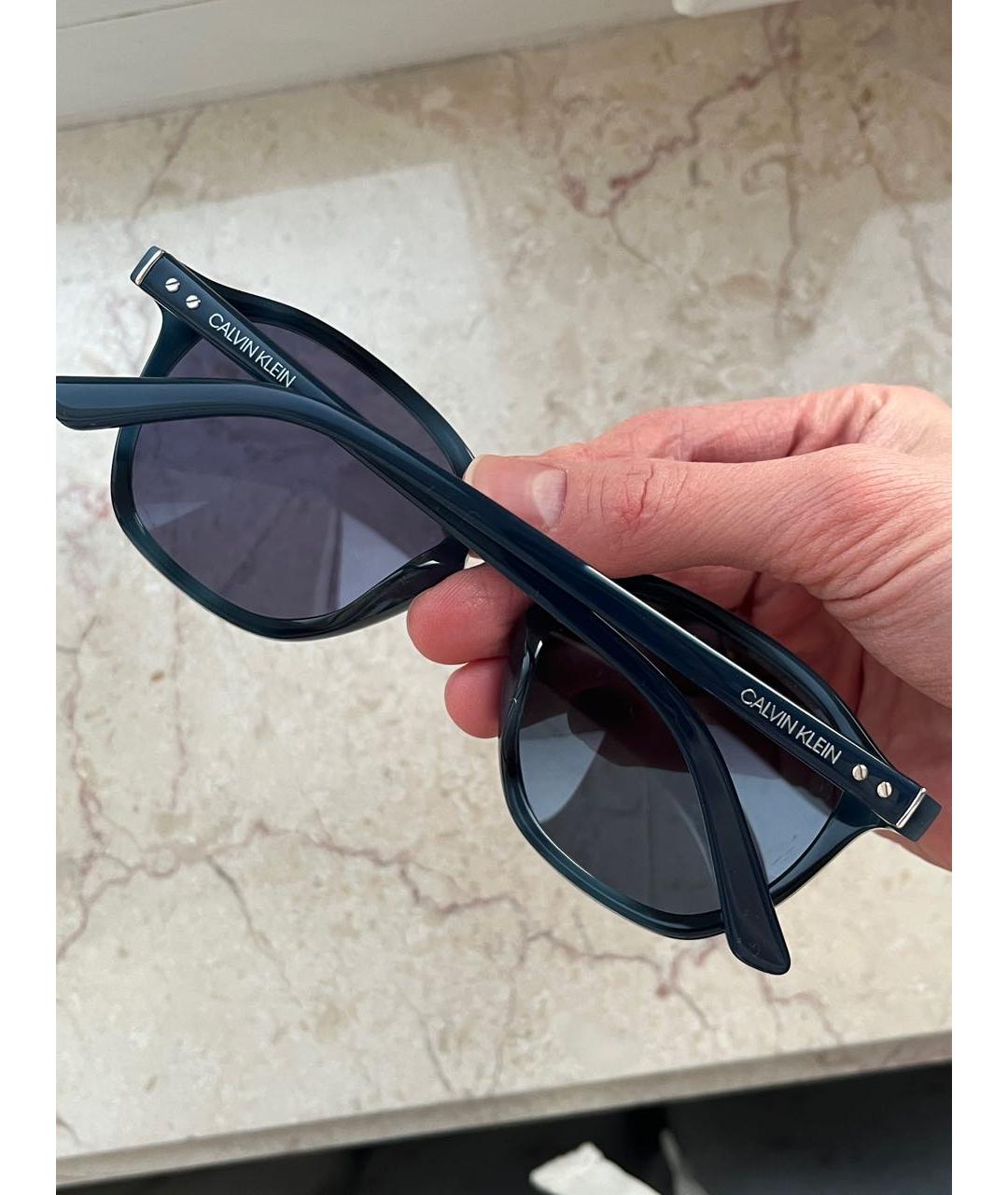 CALVIN KLEIN Темно-синие пластиковые солнцезащитные очки, фото 4