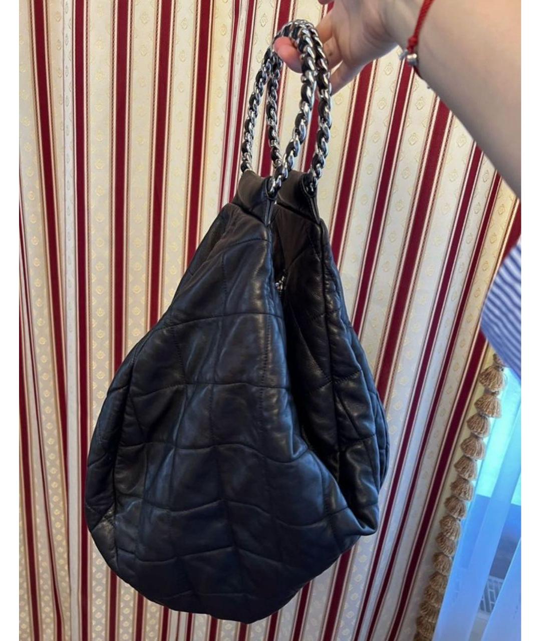 CHANEL Черная кожаная сумка с короткими ручками, фото 6