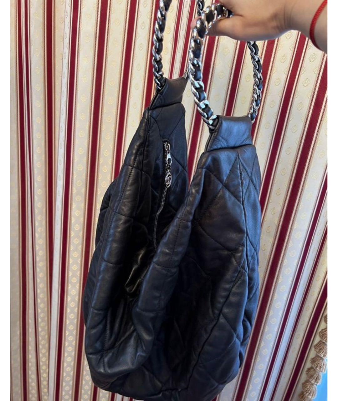 CHANEL Черная кожаная сумка с короткими ручками, фото 3