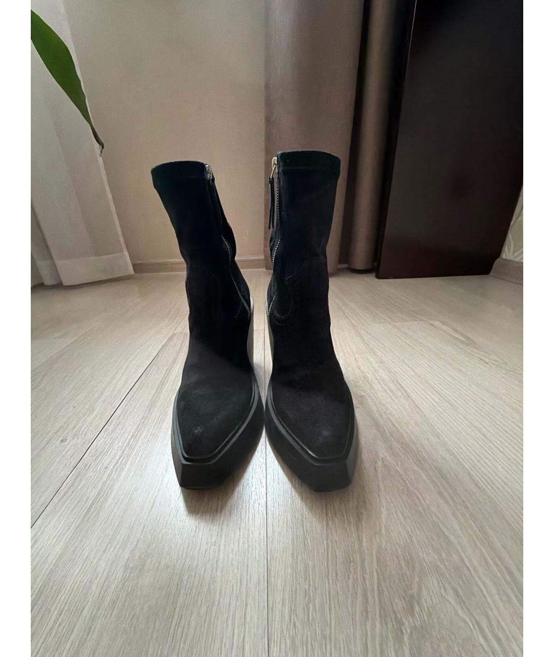 VIC MATIE Черные замшевые ботильоны, фото 2