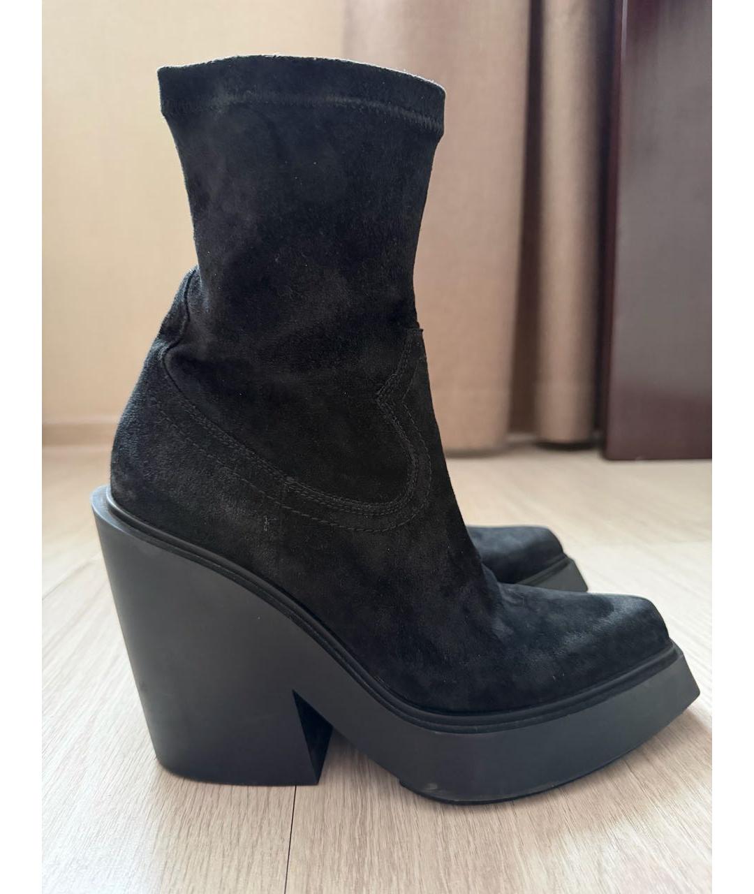 VIC MATIE Черные замшевые ботильоны, фото 9