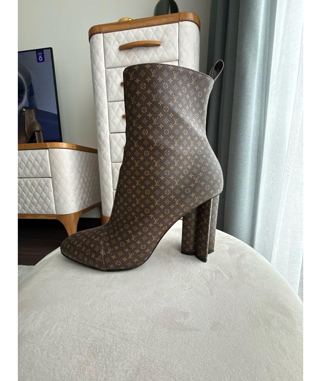 LOUIS VUITTON Коричневые ботильоны, фото 5