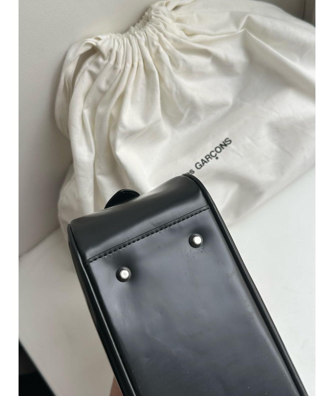 COMME DES GARÇONS Черная сумка с короткими ручками из лакированной кожи, фото 4