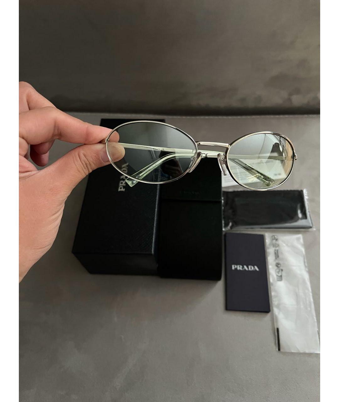 PRADA Серебряные металлические солнцезащитные очки, фото 3