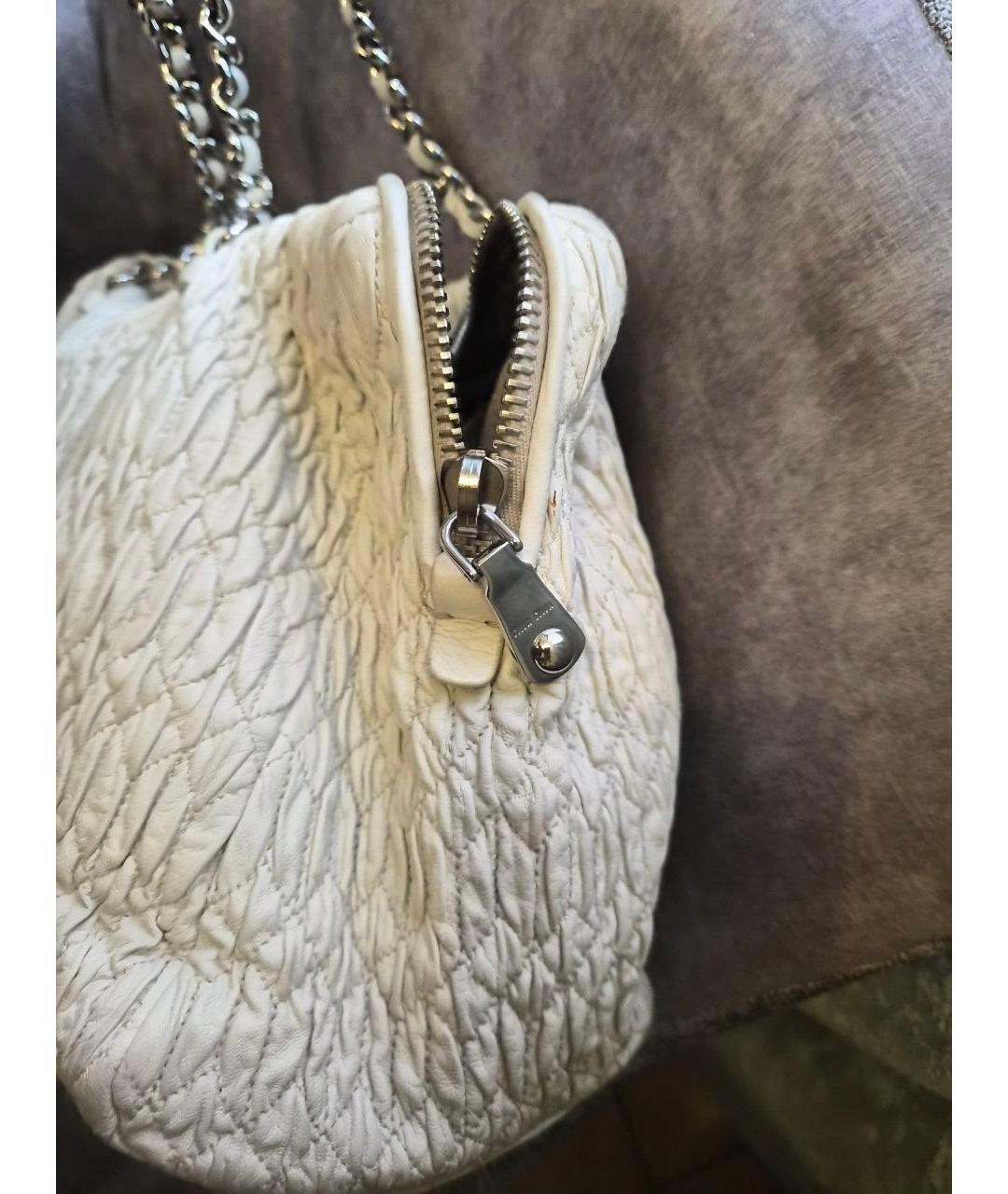 MIU MIU Бежевая кожаная сумка через плечо, фото 2