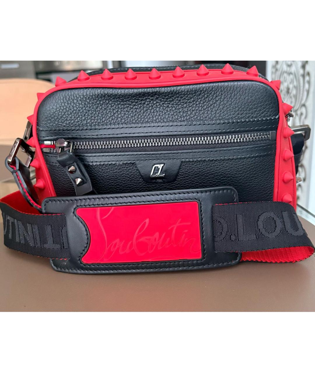 CHRISTIAN LOUBOUTIN Черная кожаная сумка через плечо, фото 4
