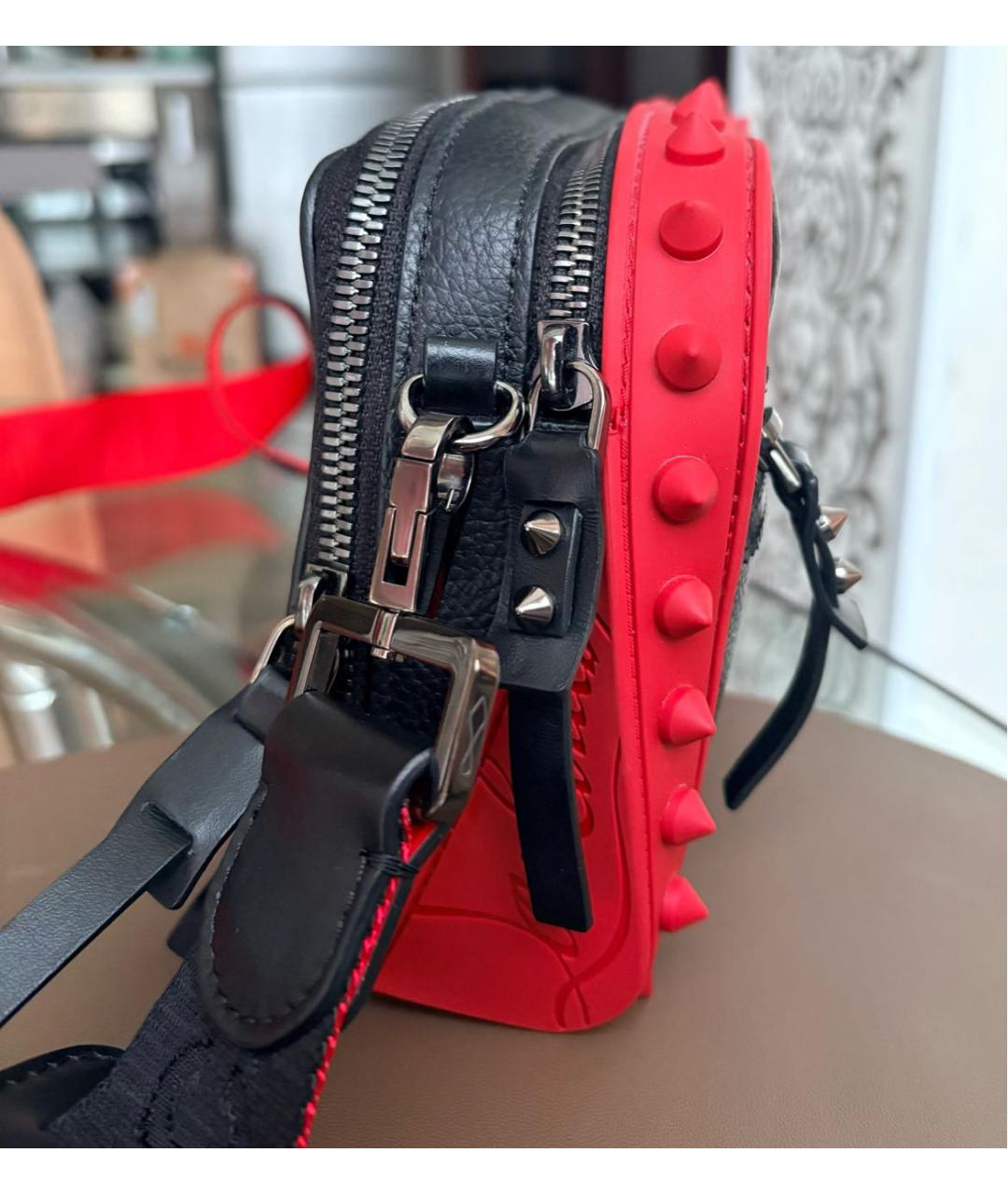 CHRISTIAN LOUBOUTIN Черная кожаная сумка через плечо, фото 3