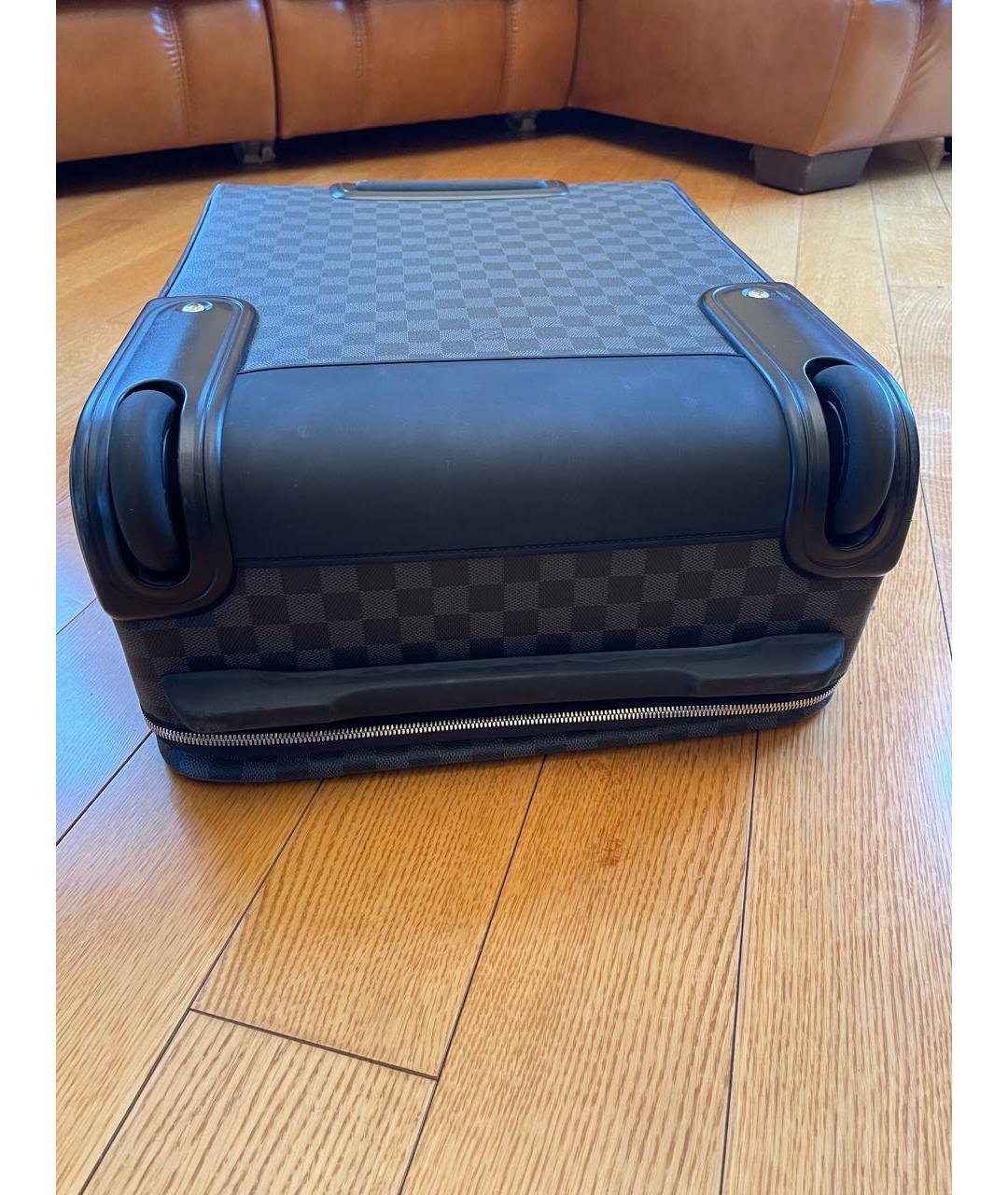 LOUIS VUITTON Антрацитовый чемодан из искусственной кожи, фото 3