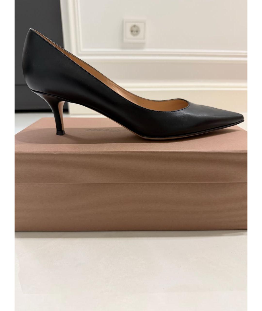 GIANVITO ROSSI Черные кожаные лодочки на низком каблуке, фото 9