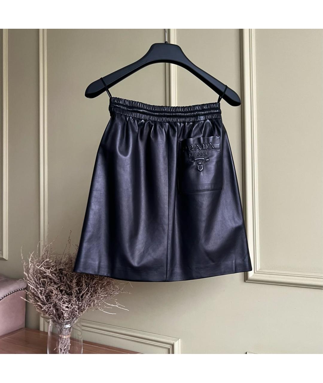PRADA Черная кожаная юбка мини, фото 2