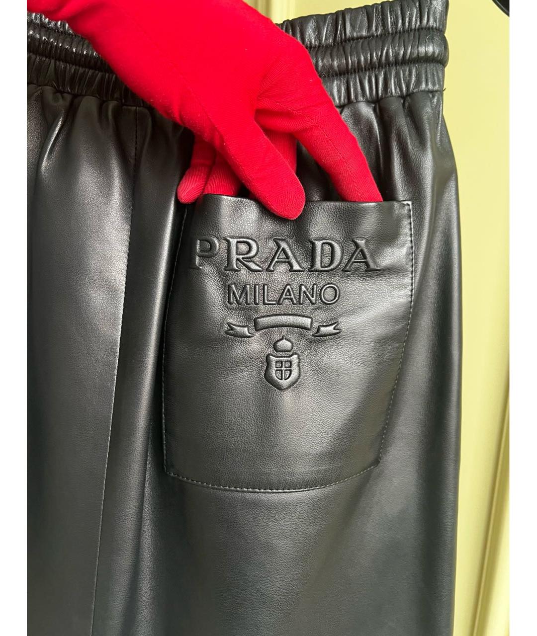 PRADA Черная кожаная юбка мини, фото 3