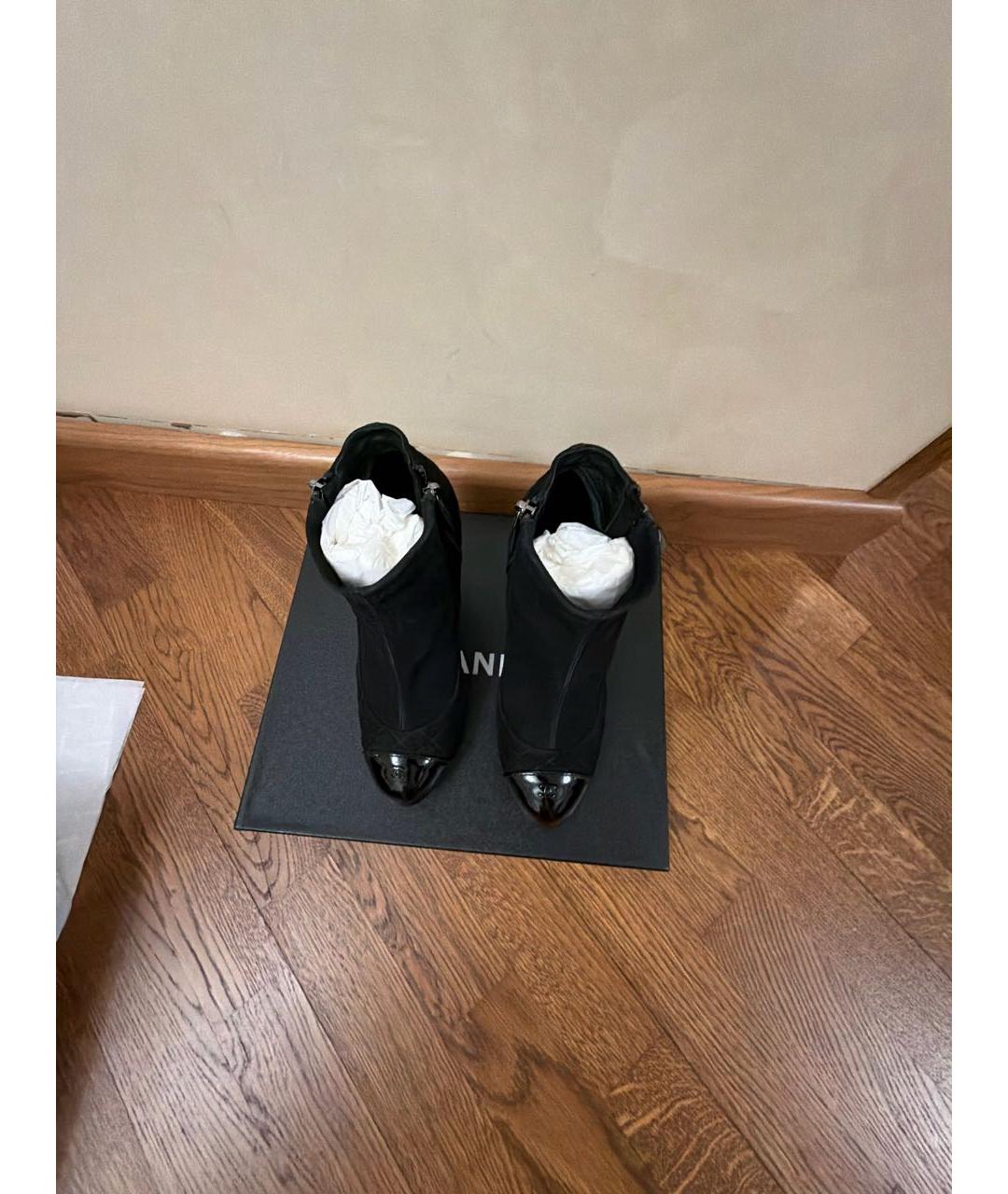 CHANEL Черные замшевые ботильоны, фото 3