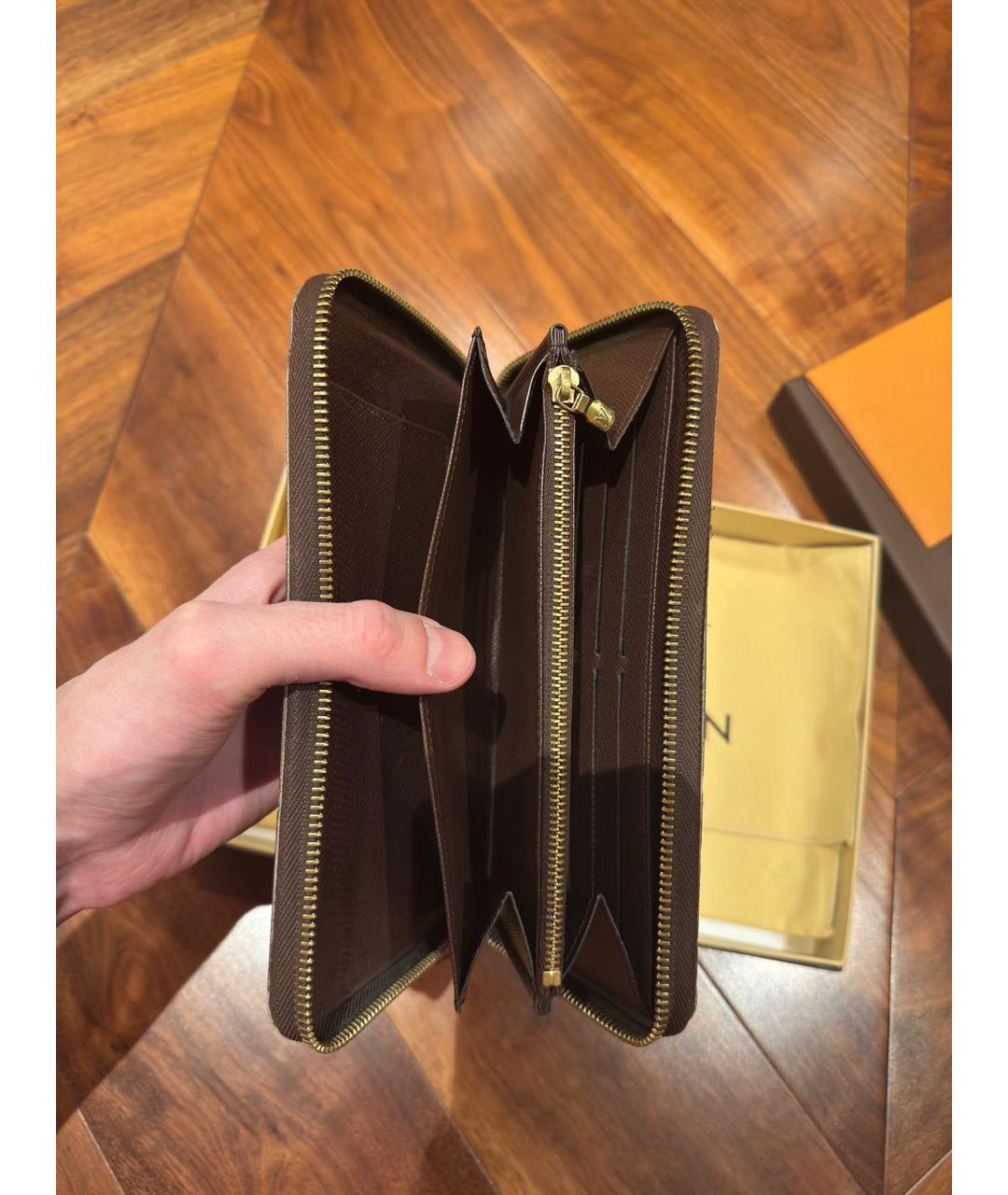 LOUIS VUITTON Коричневый кошелек, фото 5