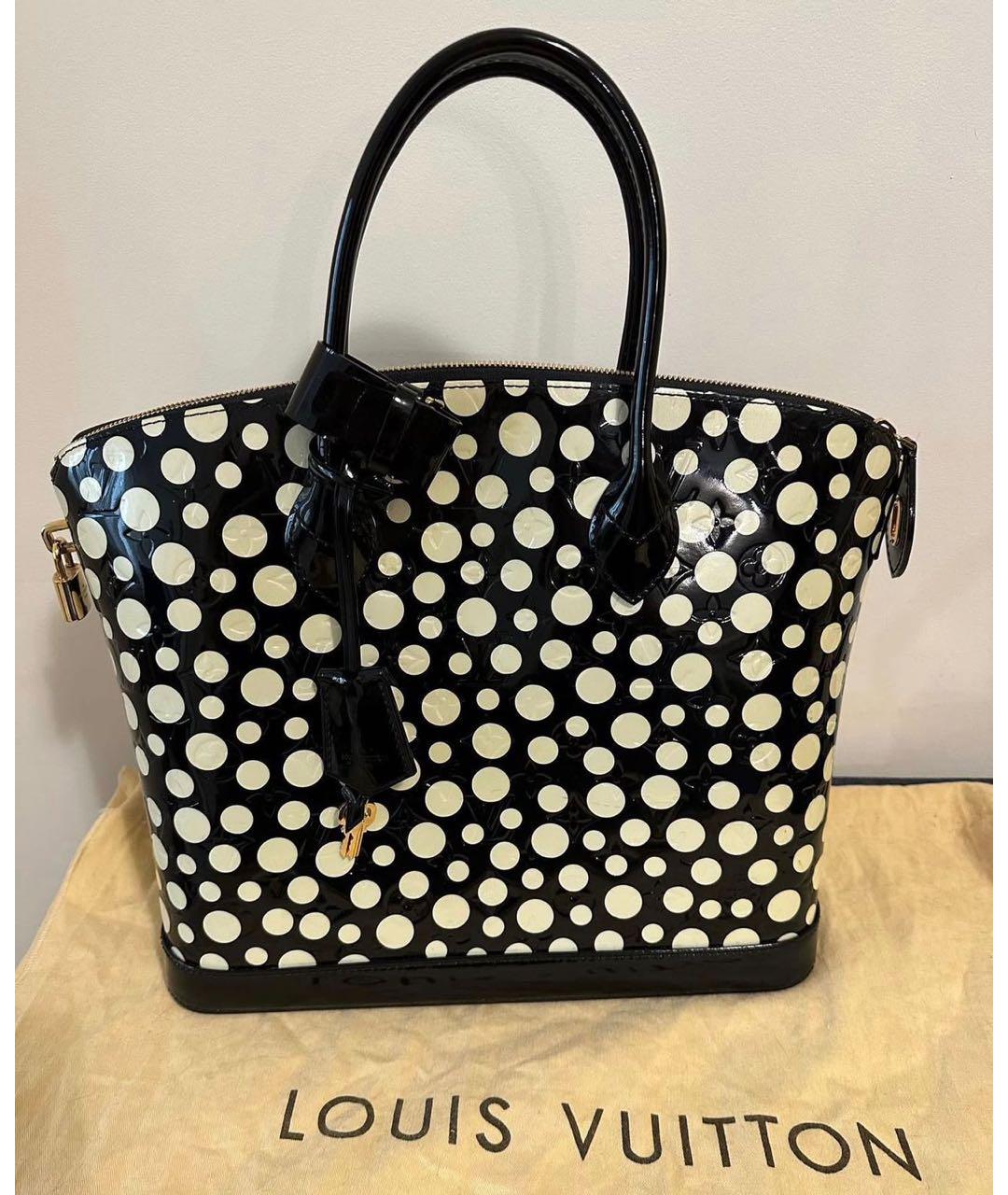 LOUIS VUITTON Черная сумка через плечо из лакированной кожи, фото 5