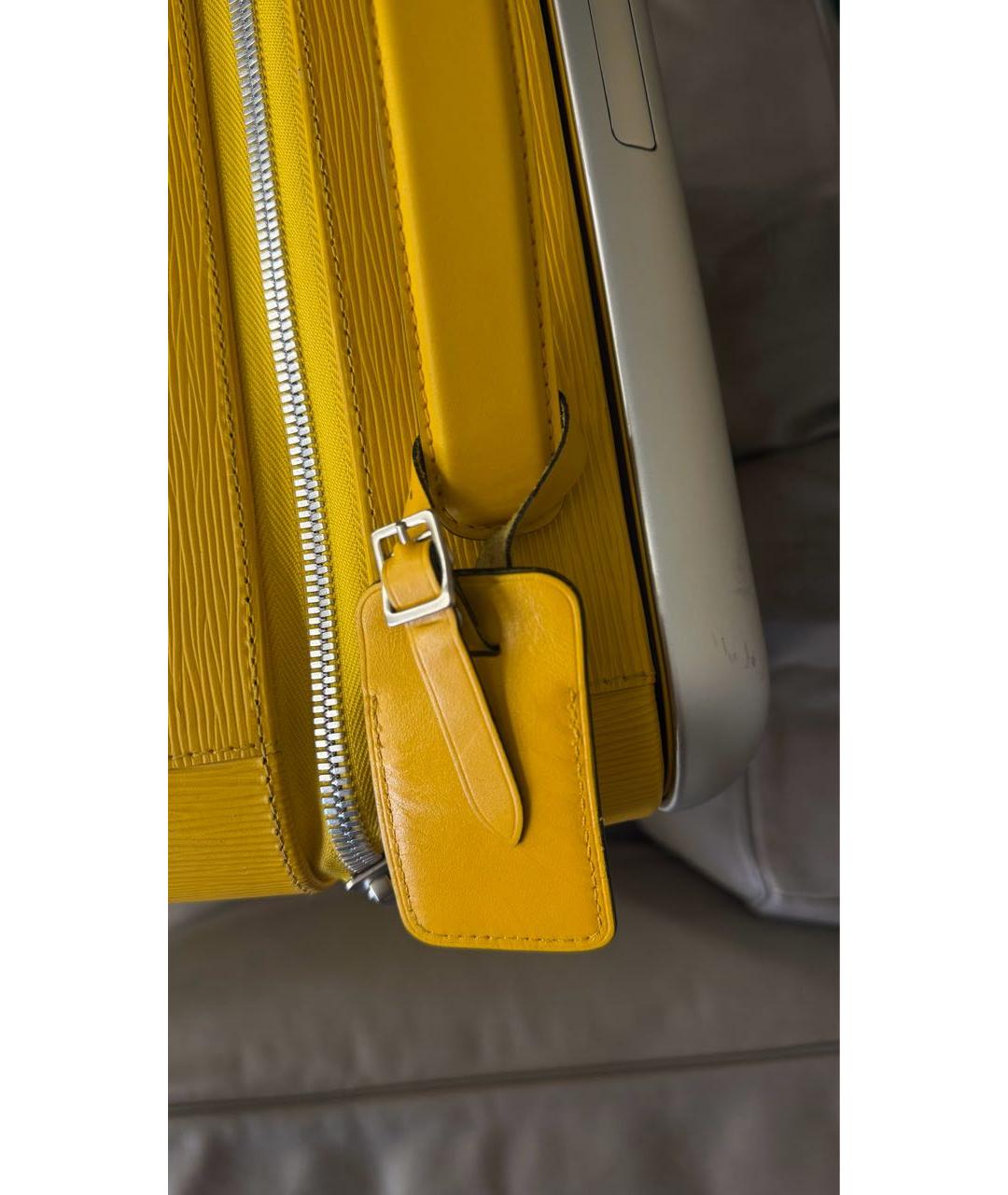 LOUIS VUITTON Желтый кожаный чемодан, фото 5