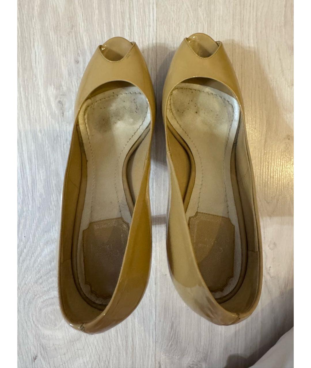 CHRISTIAN DIOR Бежевые туфли из лакированной кожи, фото 3