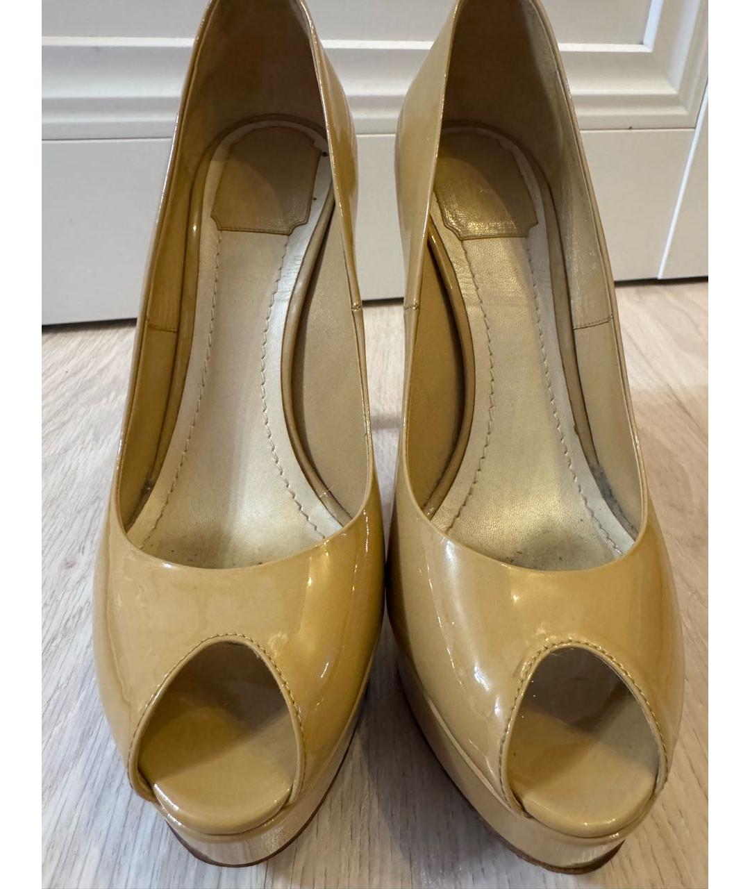 CHRISTIAN DIOR Бежевые туфли из лакированной кожи, фото 2