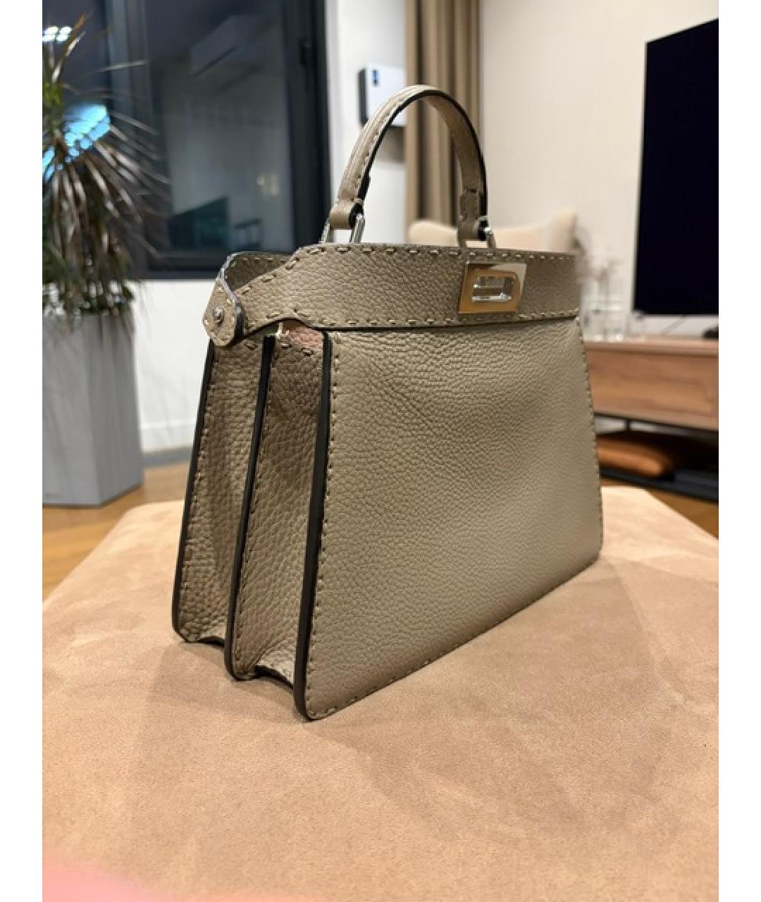 FENDI Бежевая кожаная сумка с короткими ручками, фото 2