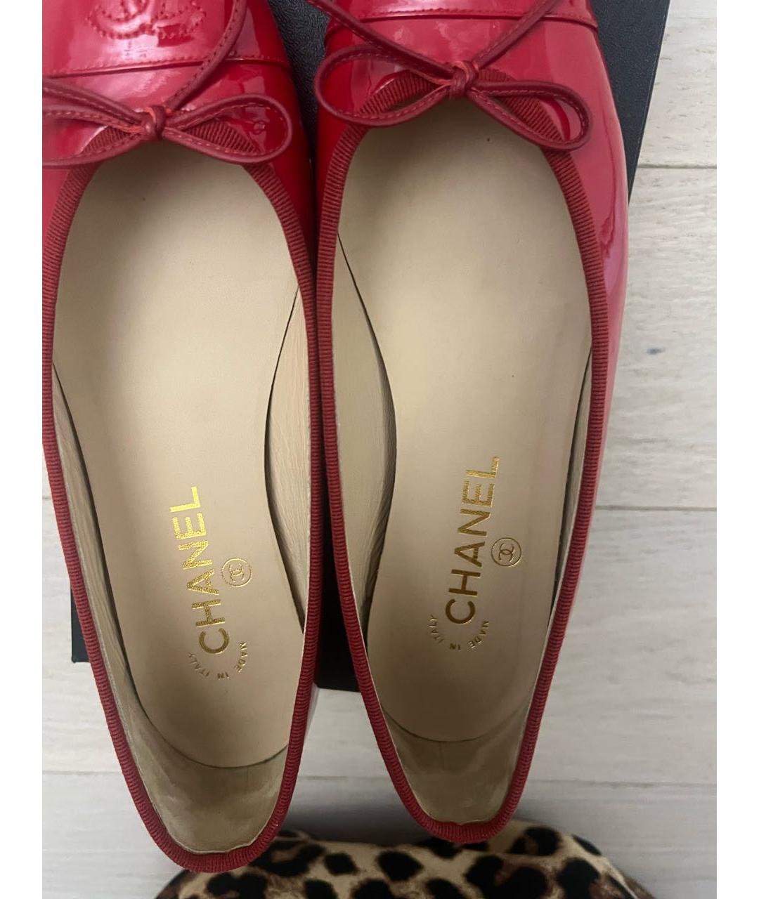 CHANEL Красные балетки из лакированной кожи, фото 6