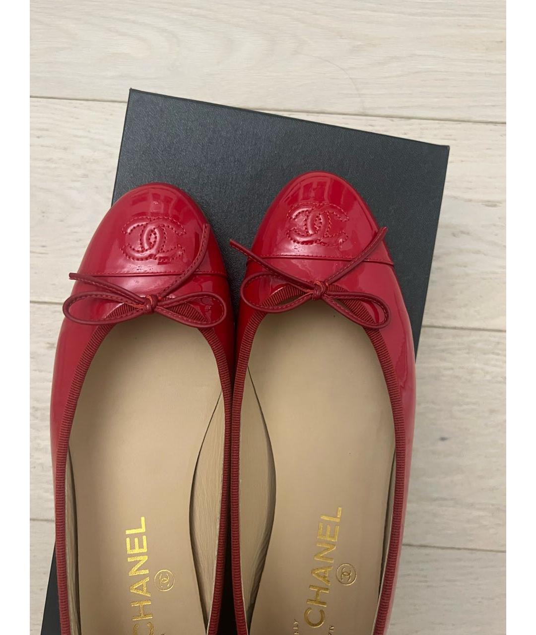 CHANEL Красные балетки из лакированной кожи, фото 4