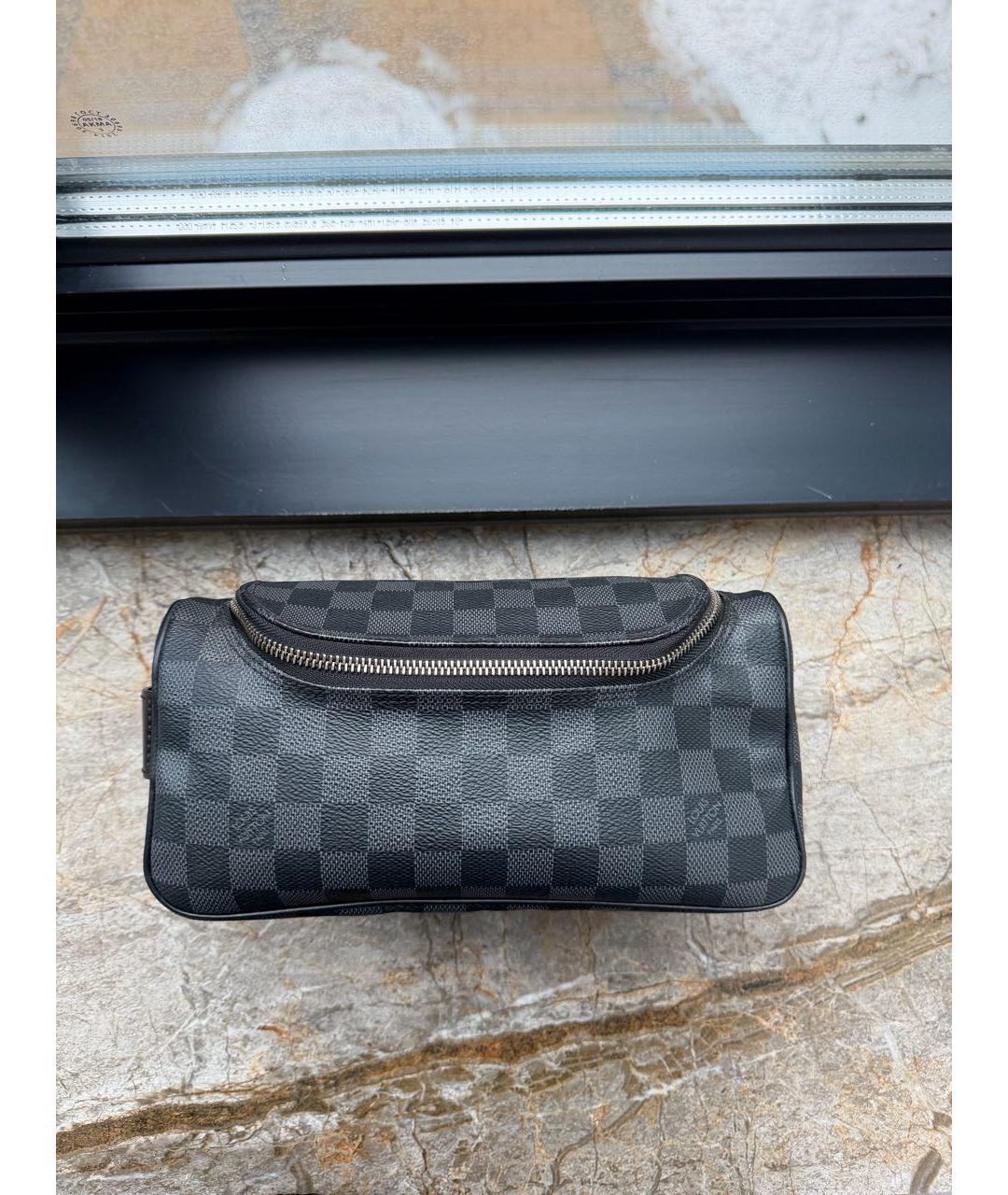 LOUIS VUITTON Серая косметичка, фото 6