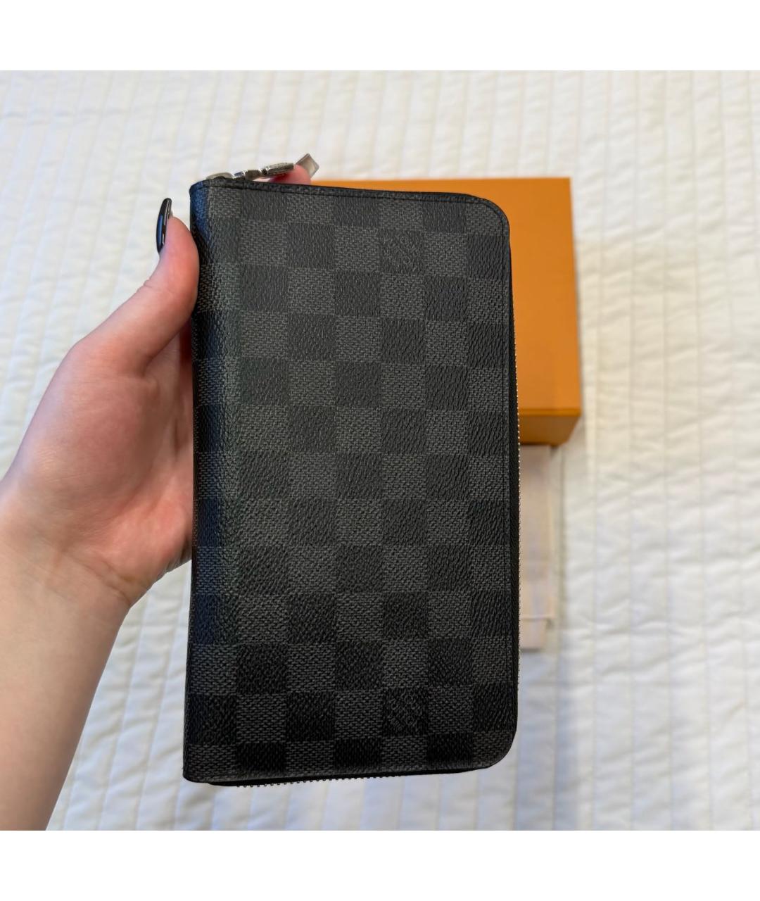 LOUIS VUITTON Антрацитовый кожаный кошелек, фото 9