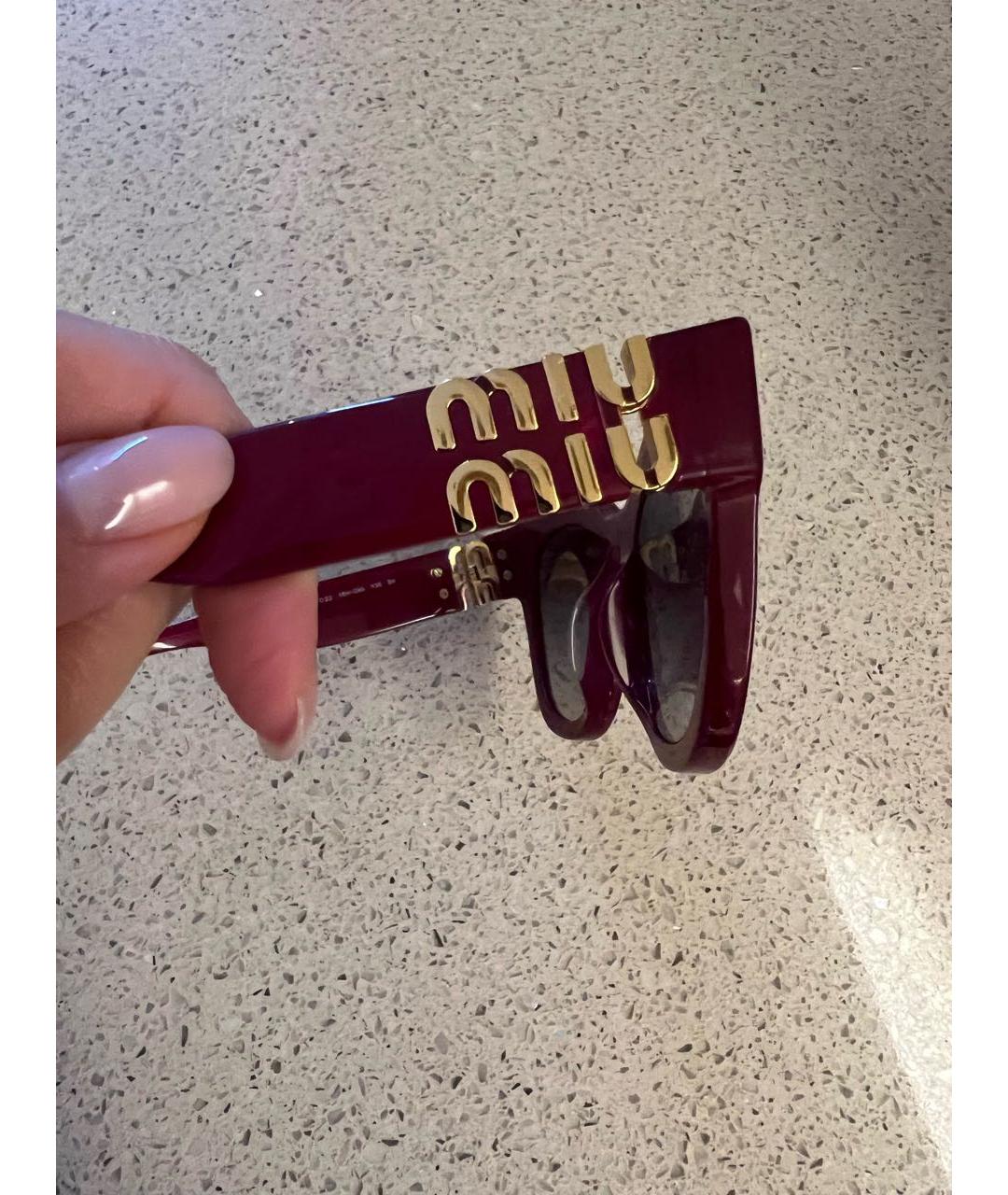 MIU MIU Бордовые пластиковые солнцезащитные очки, фото 2