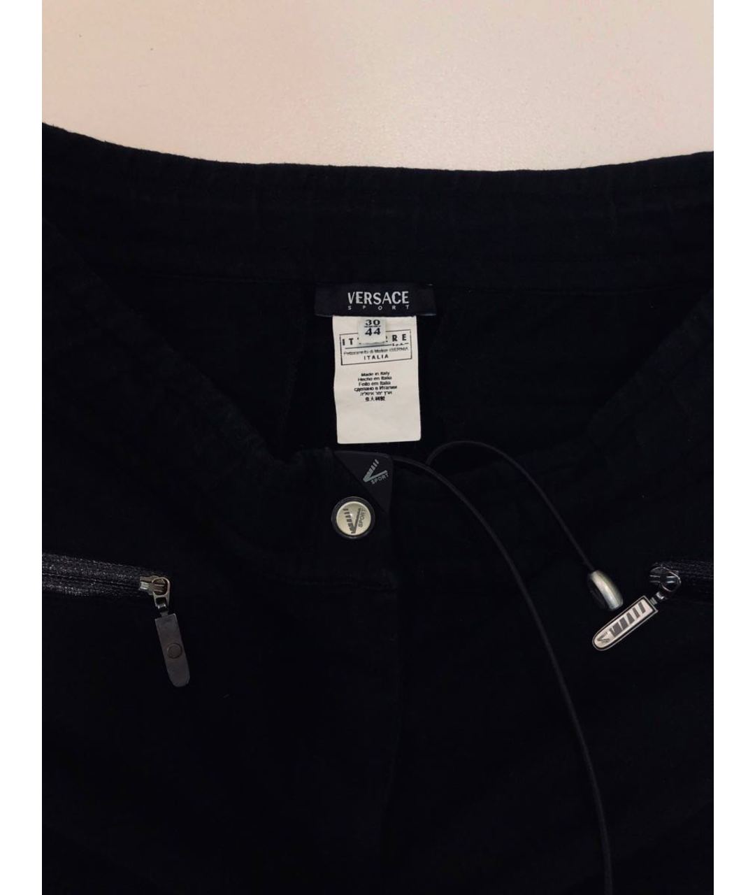 VERSACE Черные хлопко-эластановые брюки узкие, фото 3
