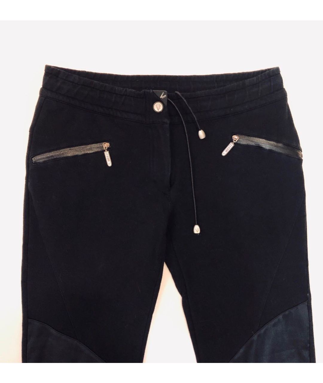 VERSACE Черные хлопко-эластановые брюки узкие, фото 4