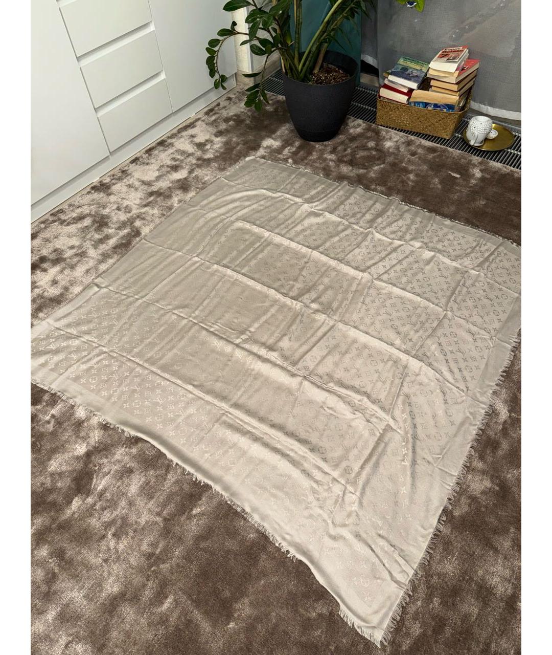 LOUIS VUITTON Серебрянный шелковый платок, фото 7