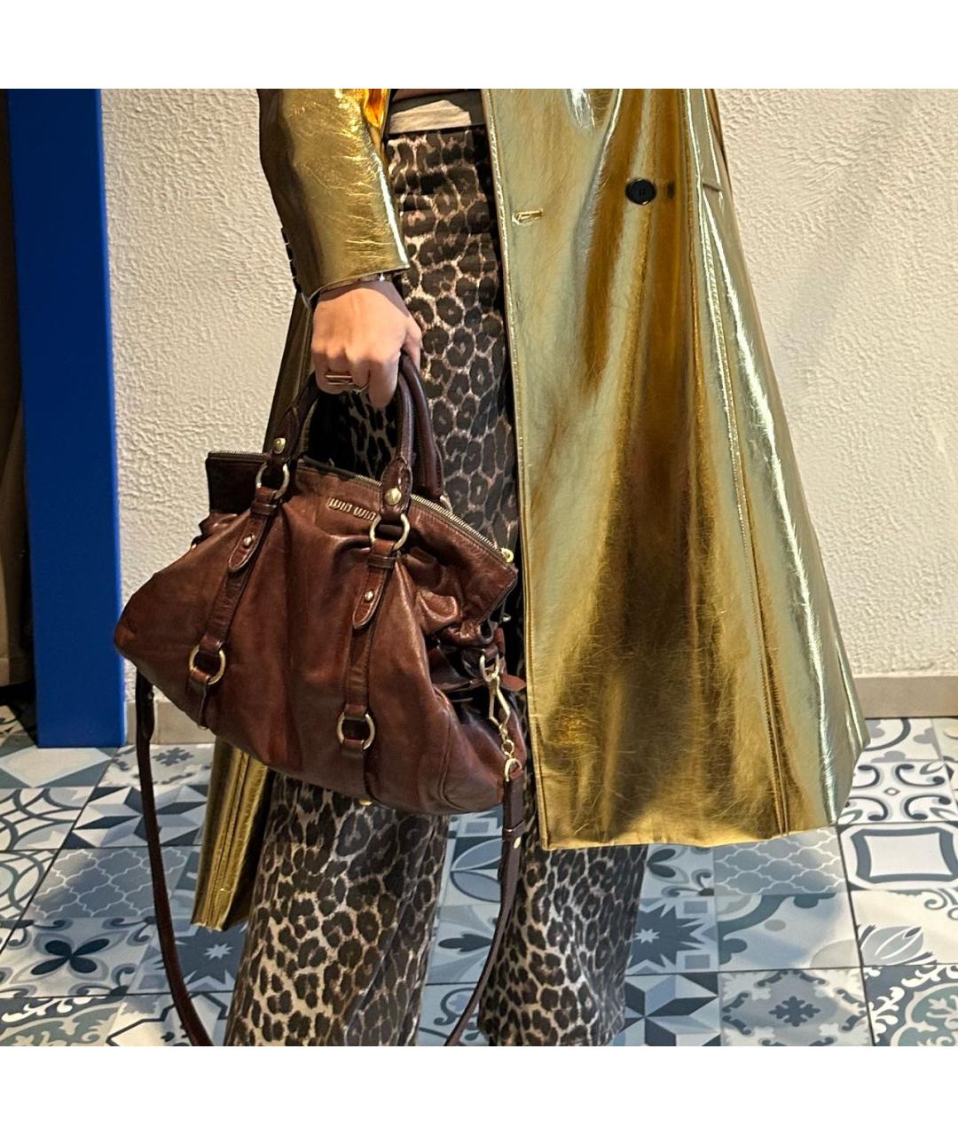 MIU MIU Коричневая кожаная сумка с короткими ручками, фото 4