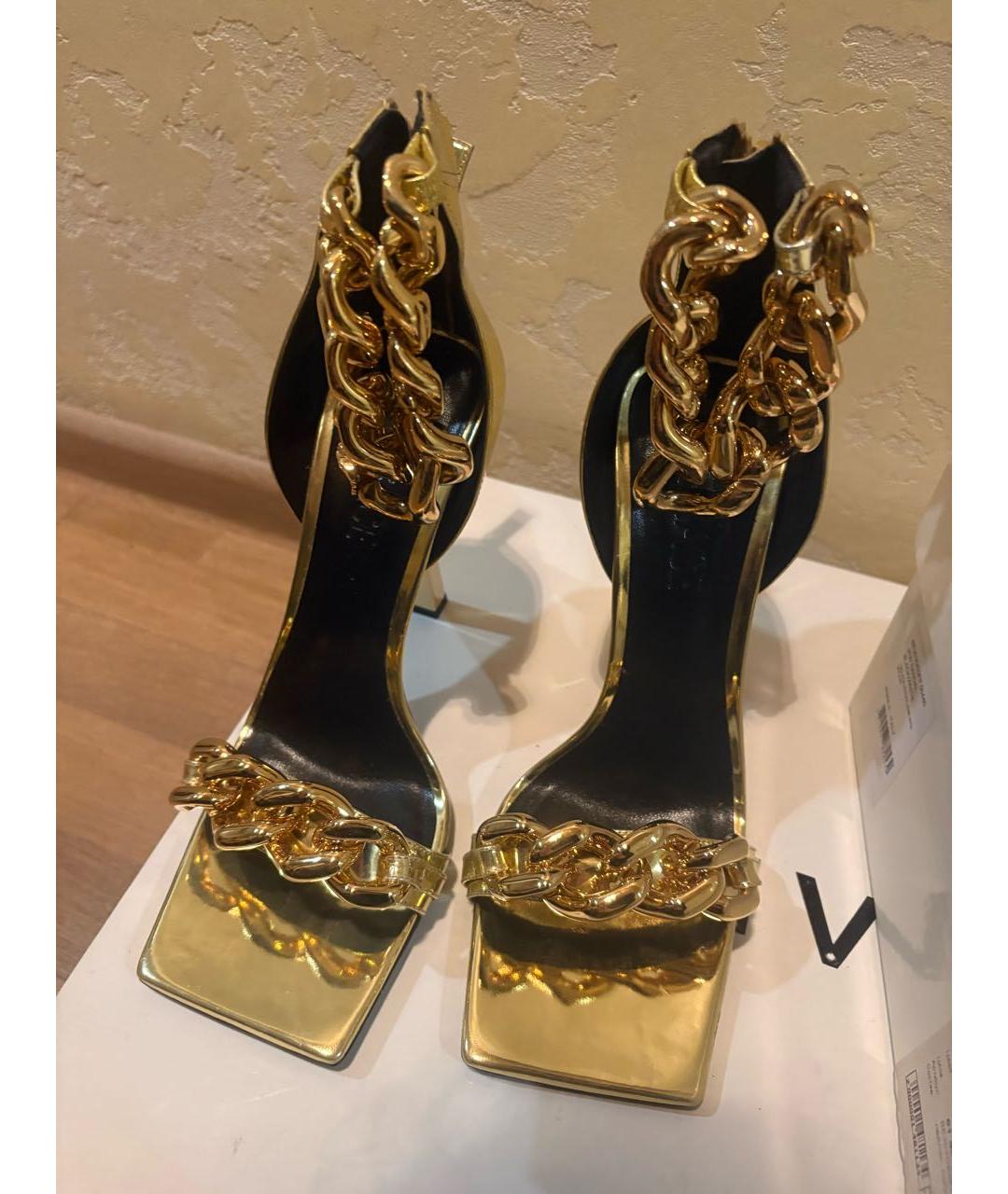 VERSACE Золотые кожаные босоножки, фото 2