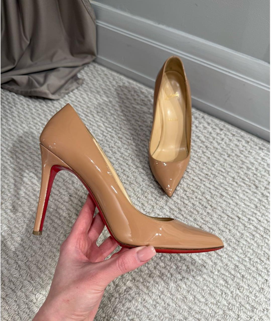 CHRISTIAN LOUBOUTIN Бежевые туфли из лакированной кожи, фото 8