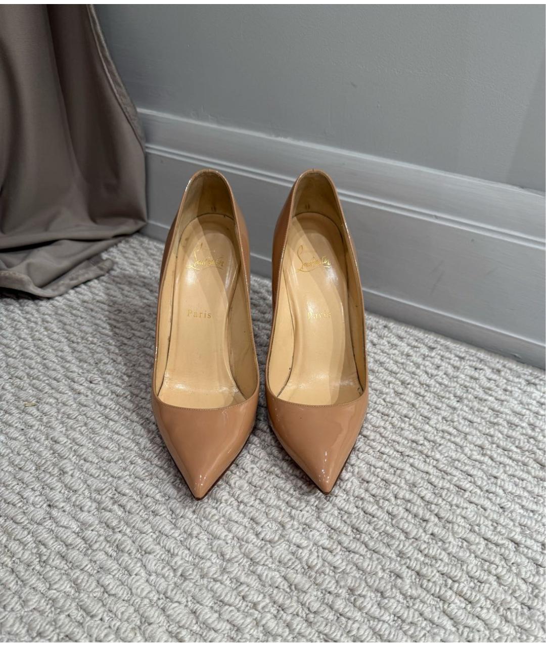 CHRISTIAN LOUBOUTIN Бежевые туфли из лакированной кожи, фото 2