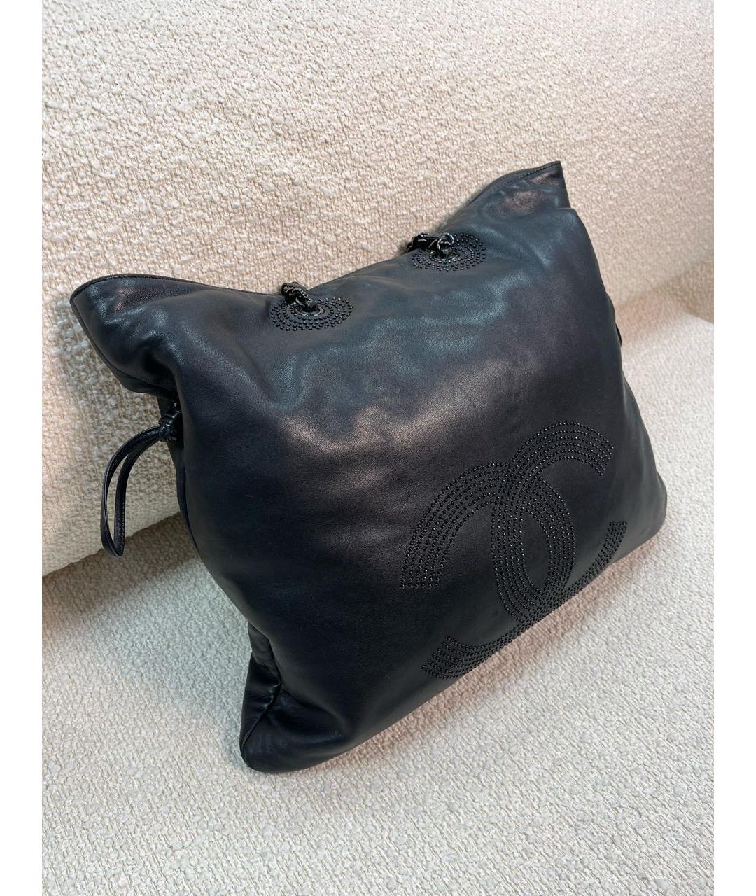 CHANEL Черная кожаная сумка с короткими ручками, фото 2
