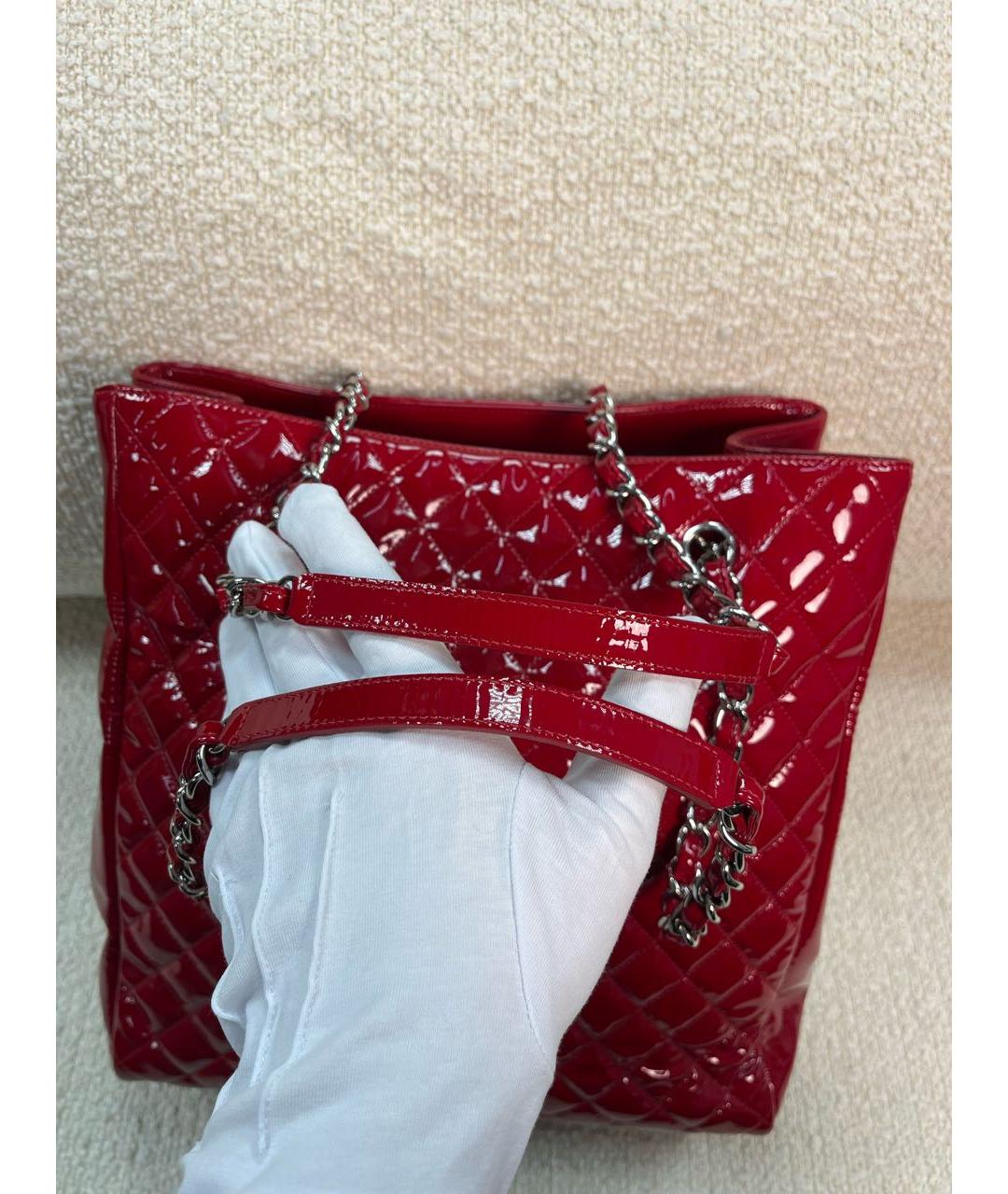 CHANEL Красная сумка тоут из лакированной кожи, фото 8