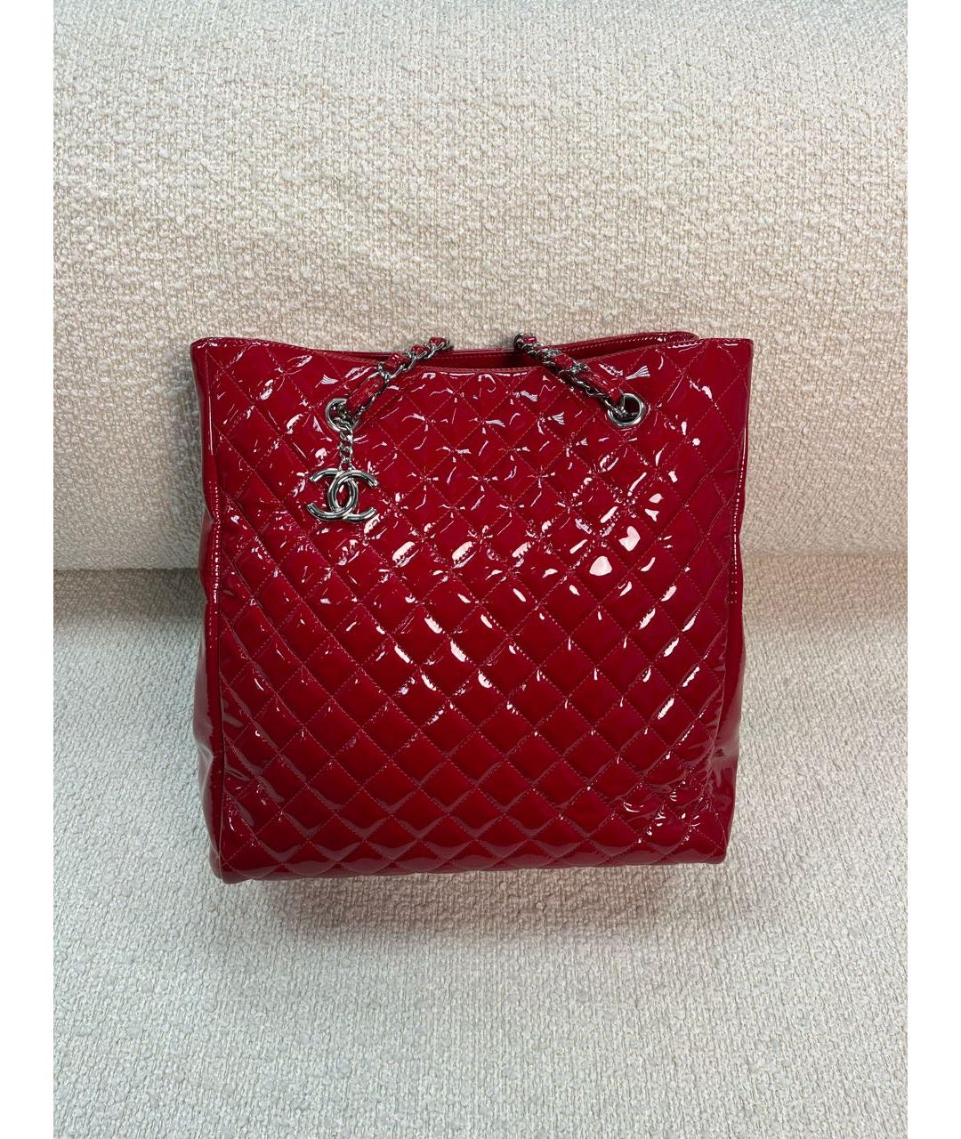 CHANEL Красная сумка тоут из лакированной кожи, фото 9