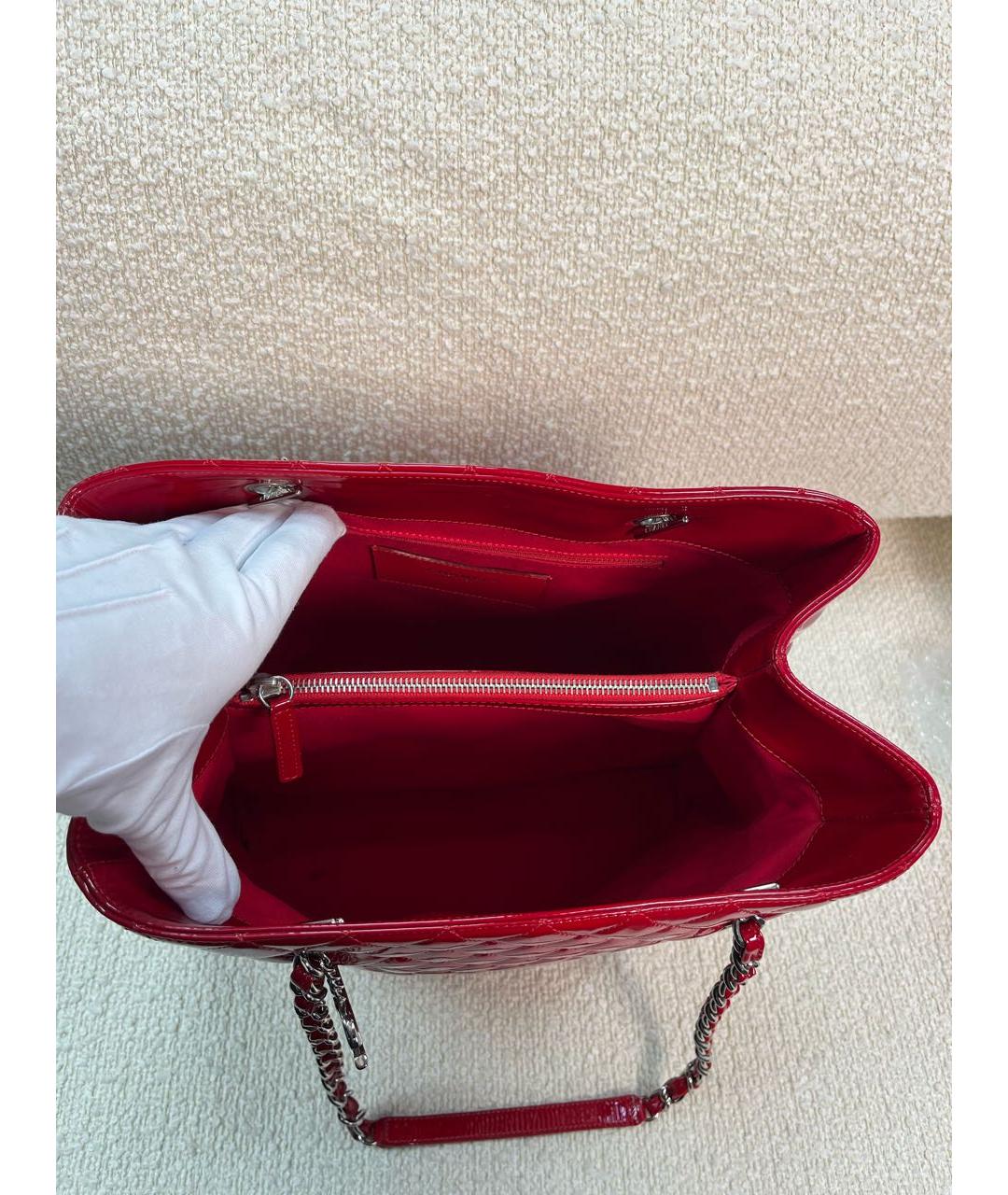 CHANEL Красная сумка тоут из лакированной кожи, фото 4